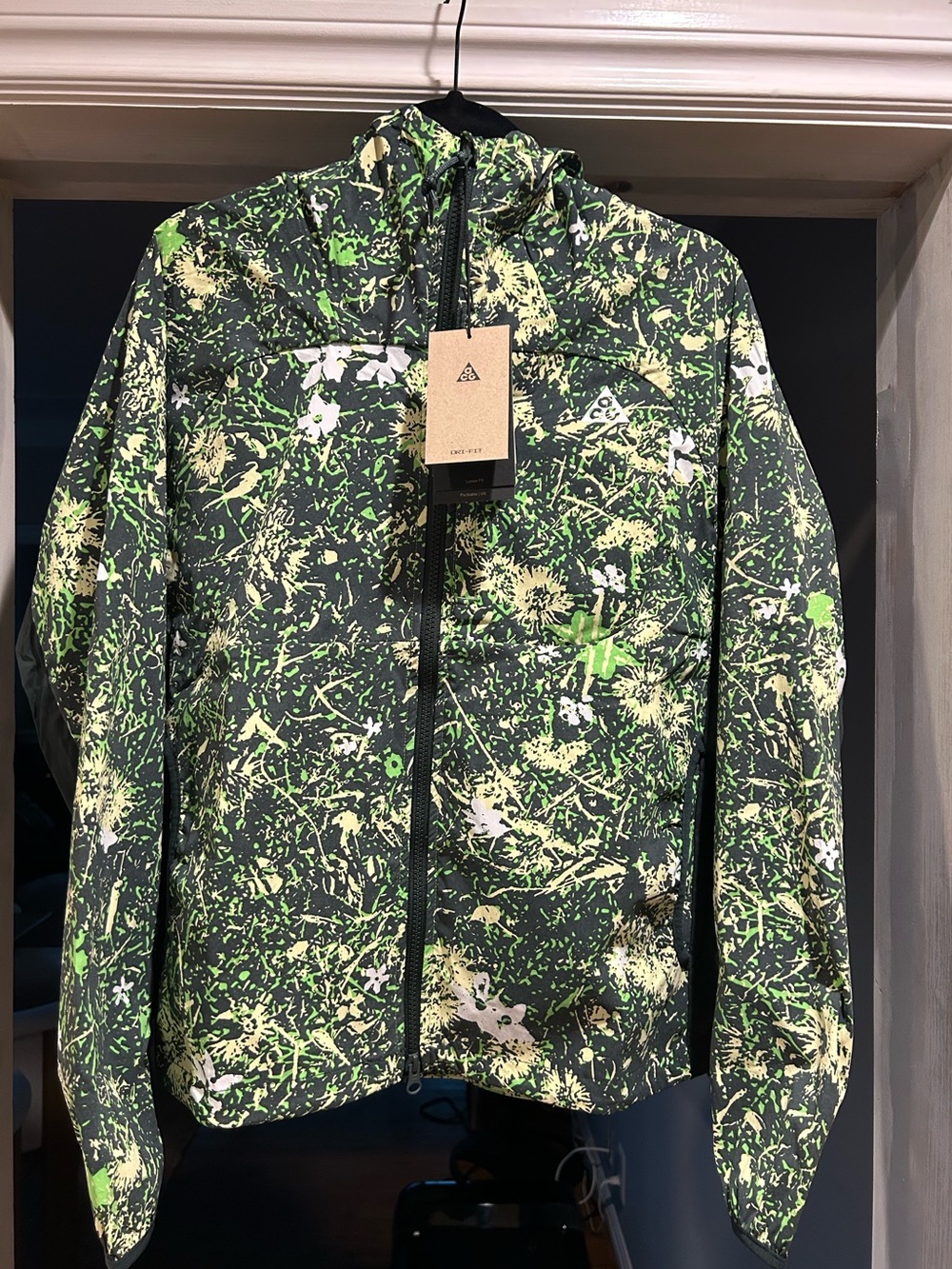 Nike women’s ACG Green Splatter Windbreaker Jacket
